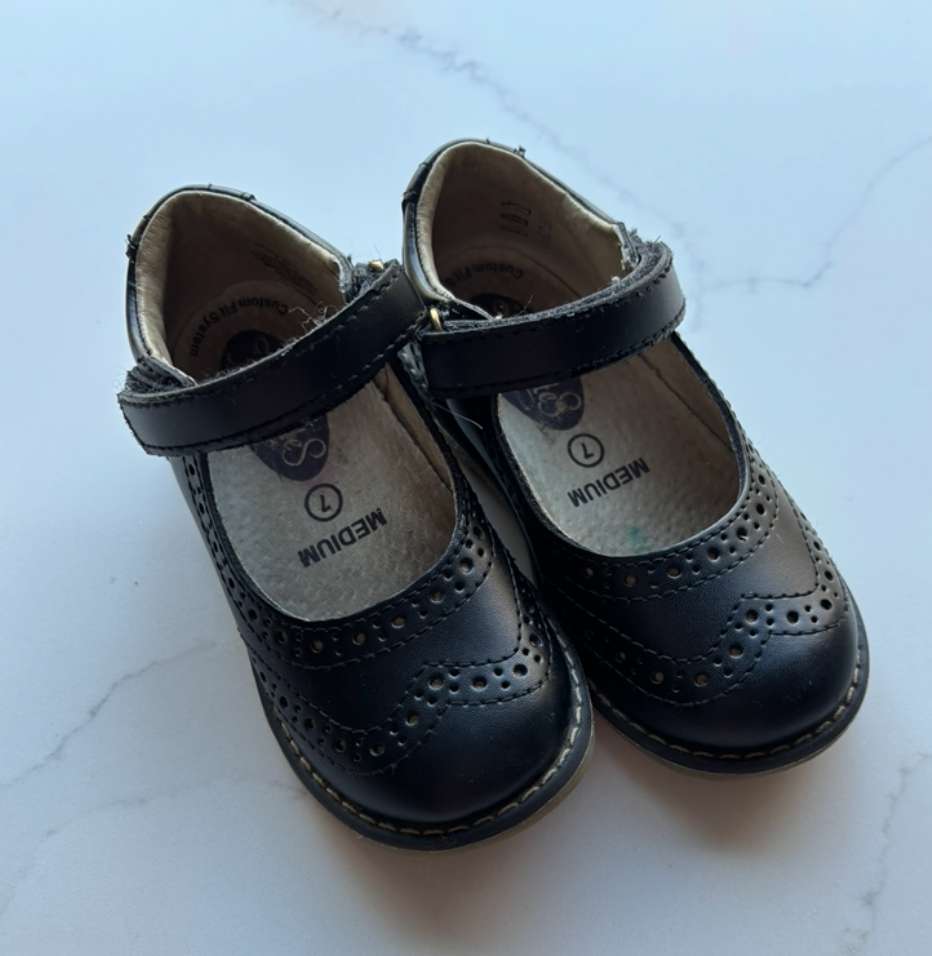 Footmates Lydia ; Leather Mary Janes; Retails $65, Shoes 7 (Walkers:12-24 mth)