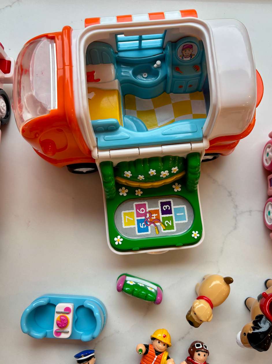 WOW Toys cars & people set