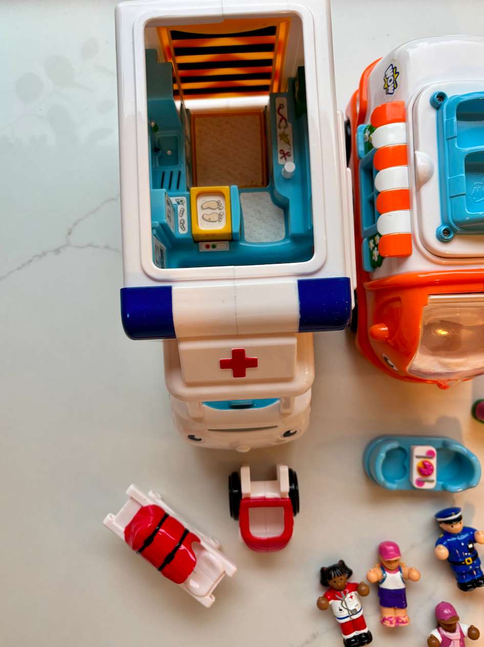WOW Toys cars & people set