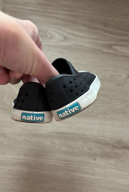 C6 Black Native Shoes, Shoes 6 (Walkers:12-24 mth)