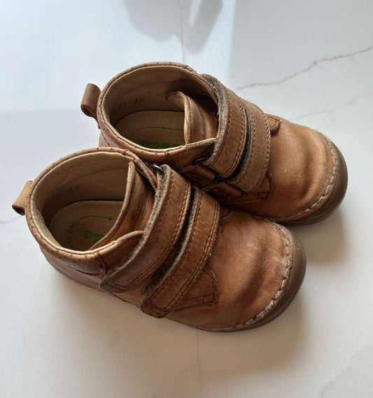 Tan Froddo Shoes 21 ; Retails $98, Shoes 5.5 (Walkers:12-24 mth)