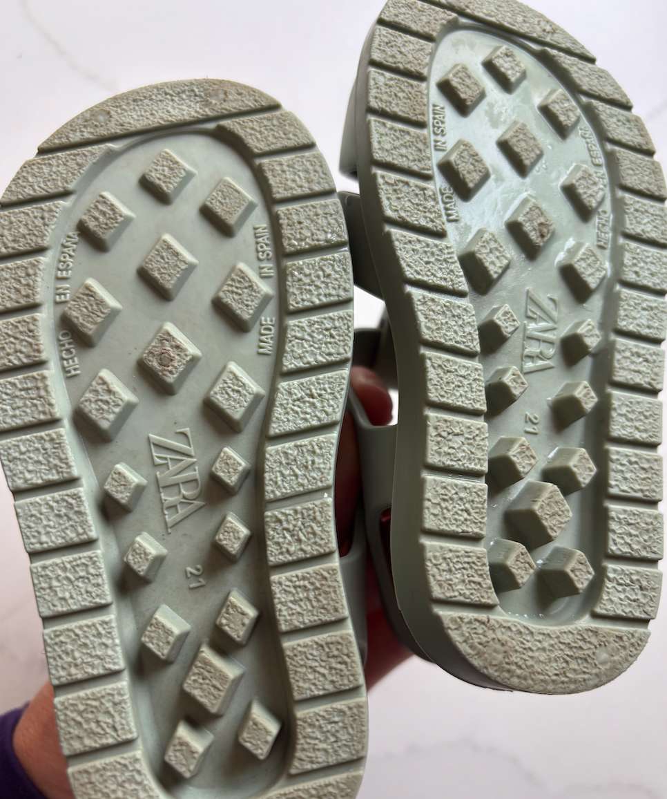 Zara green sandals 21 , Shoes 5.5 (Walkers:12-24 mth)