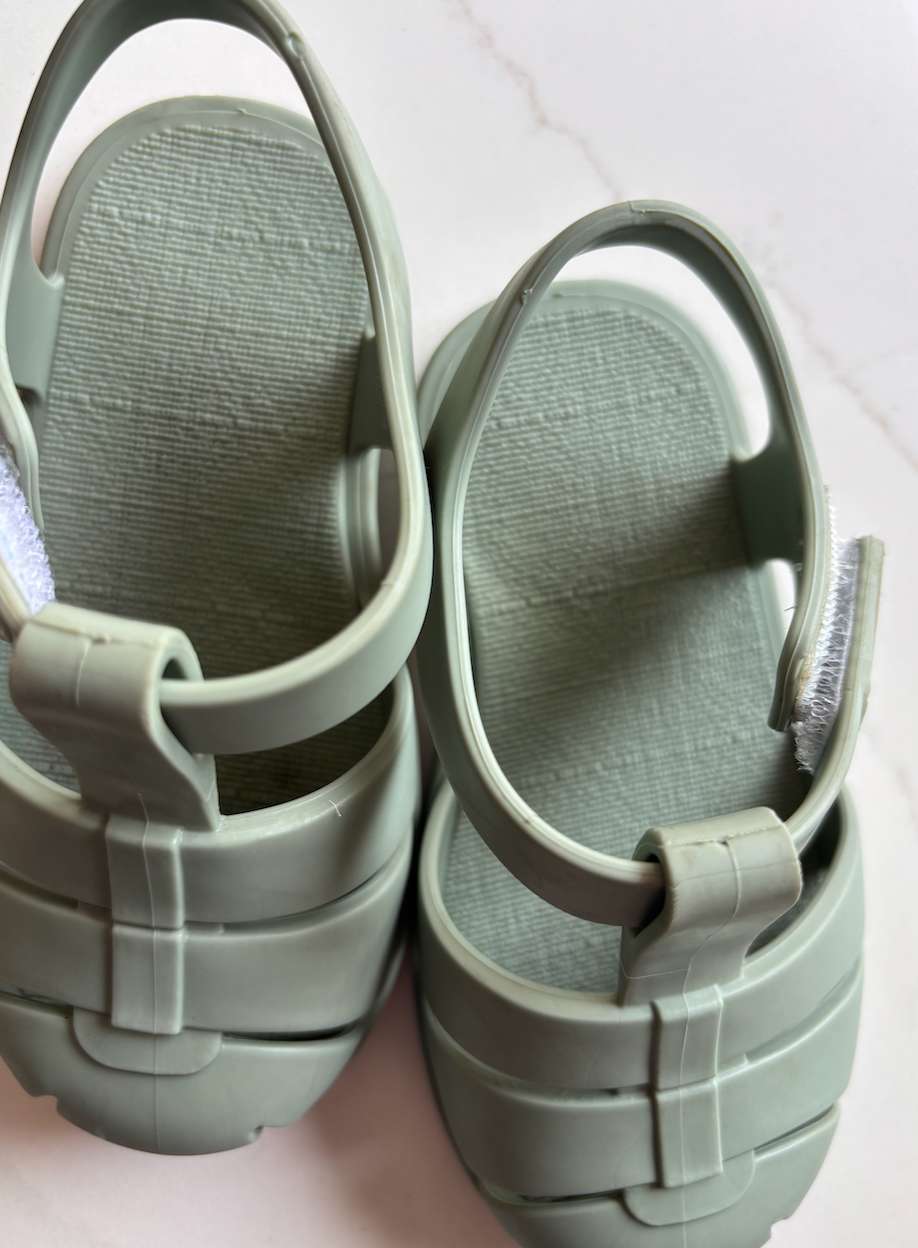 Zara green sandals 21 , Shoes 5.5 (Walkers:12-24 mth)
