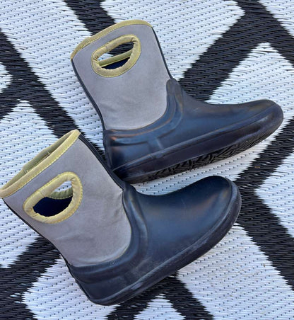 UGG US11 winter boots , Shoes 11 (Toddler:2-4yr)