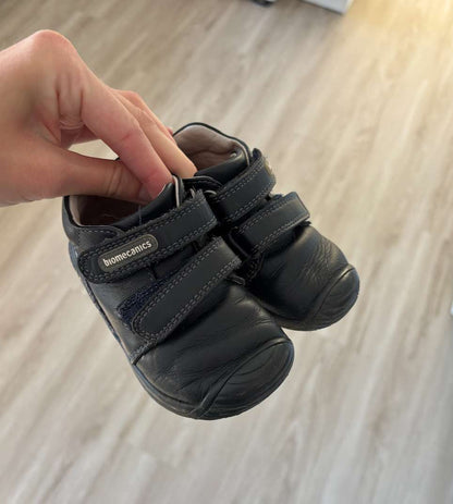 Biomechanics Blue Shoe size 22 Retails; $100, Shoes 5.5 (Walkers:12-24 mth)