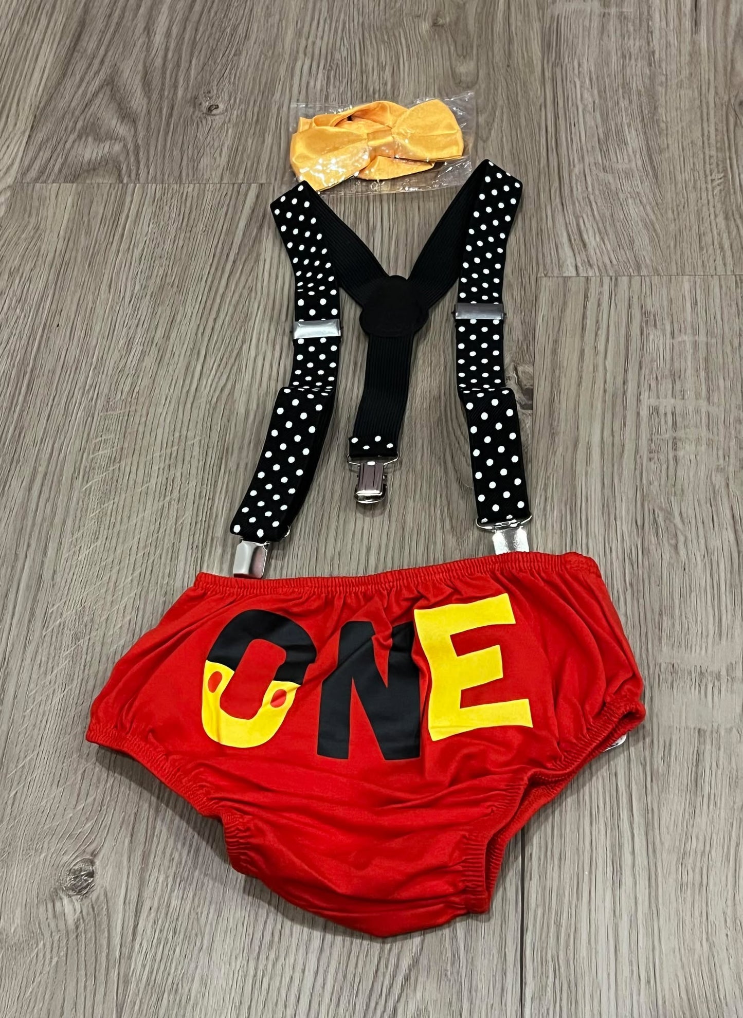 BNWT, First Birthday Celebration Outfit, Perfect for Baby Boy Photo Shoot - Set comes with Diaper cover, suspenders and bowtie , Kids 12 Month (9-12M)