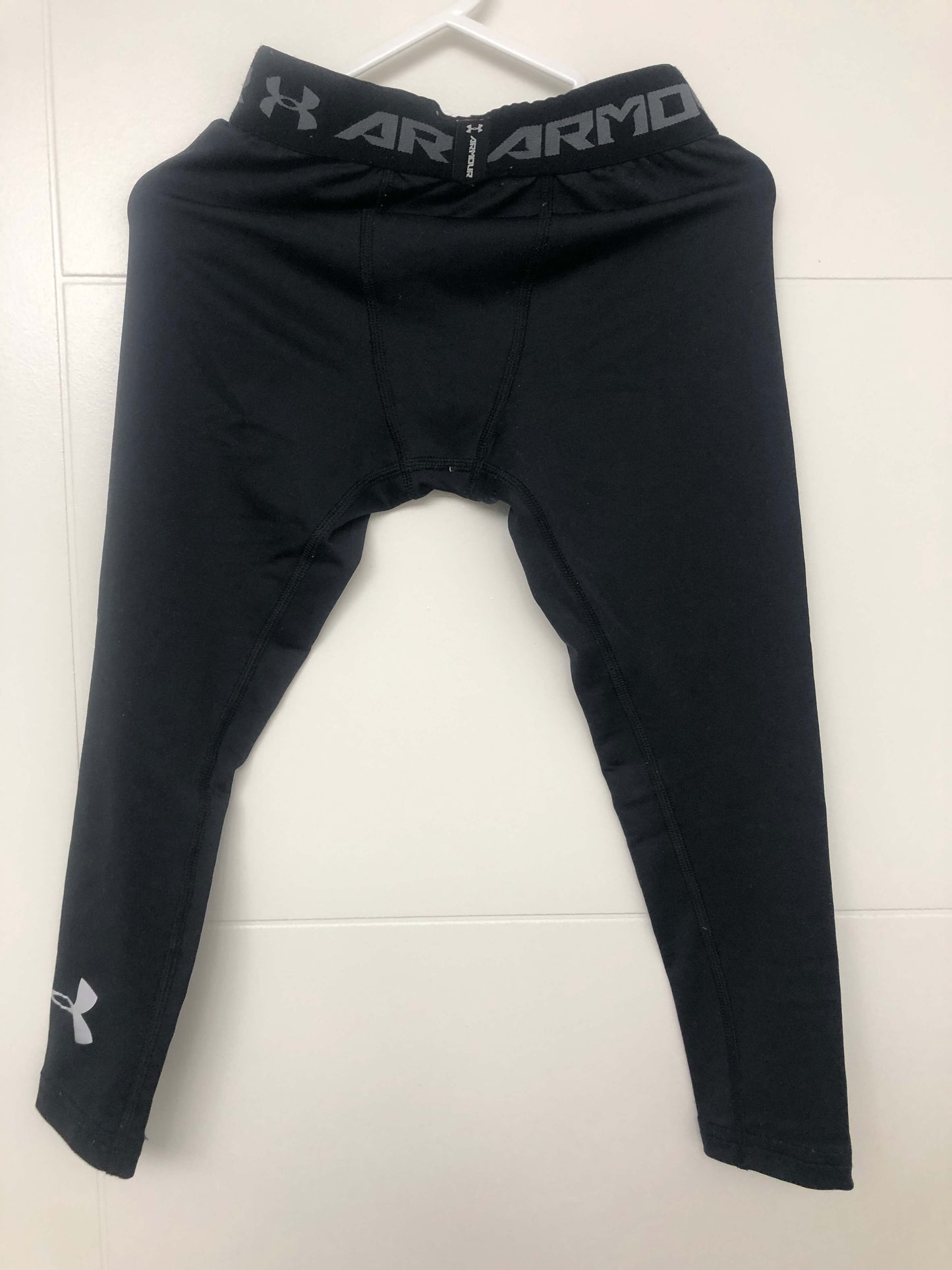 Under Armour base layers , Kids 6/6X (extra small)
