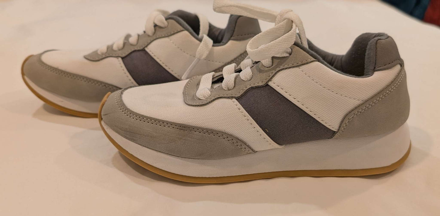 Size 1, Cat & Jack, White & Grey Lace up Shoes , Shoes 1 (Kids:4-8yr)