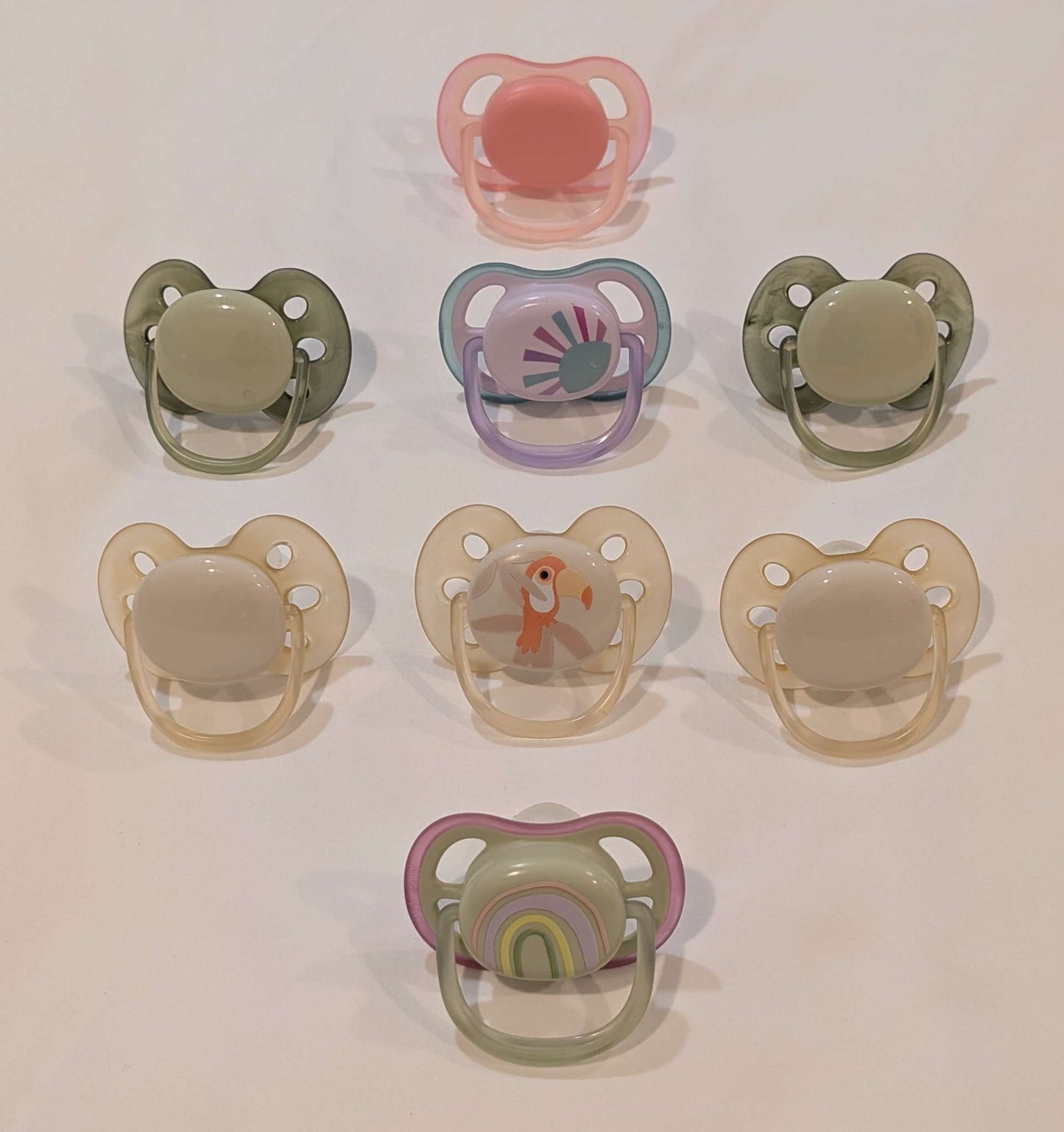 0-6 Month Soothers & Giraffe Pacifier Holder