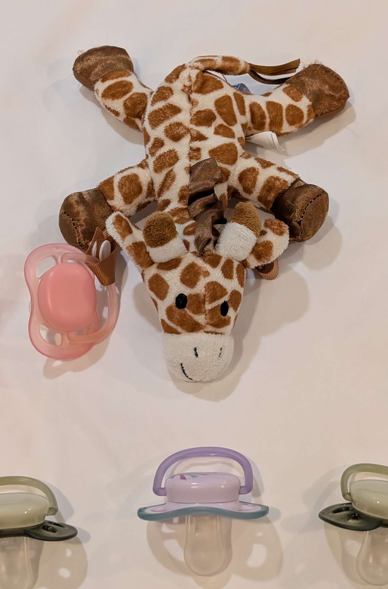 0-6 Month Soothers & Giraffe Pacifier Holder