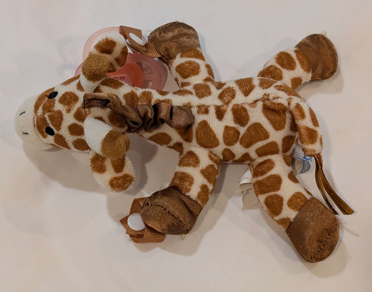 0-6 Month Soothers & Giraffe Pacifier Holder