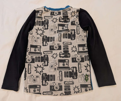 2 Peekaboo Beans Shirts, Size 5/6, Kids 5/5T (extra small)