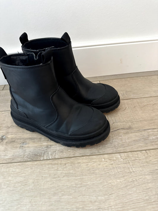 H & M - Waterproof Chelsea Boots, Shoes 13.5 (Kids:4-8yr)