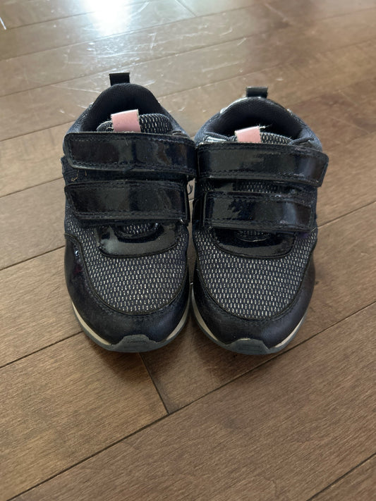 Girls sneakers size 8 (toddler), Shoes 8 (Toddler:2-4yr)