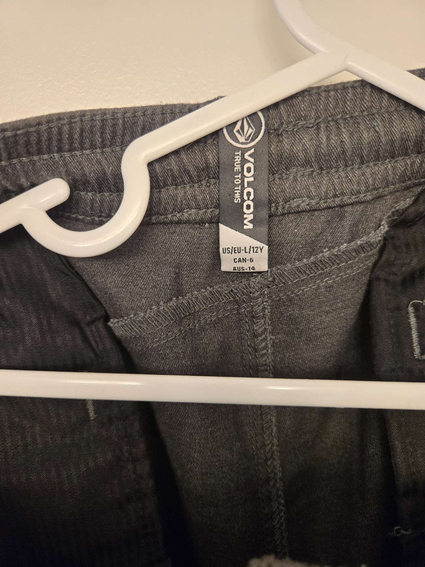 Volcom chino shorts (charcoal), Kids 12