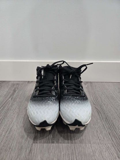 Under Armour football cleats , Shoes 4 (Big Kids:8–12yr)