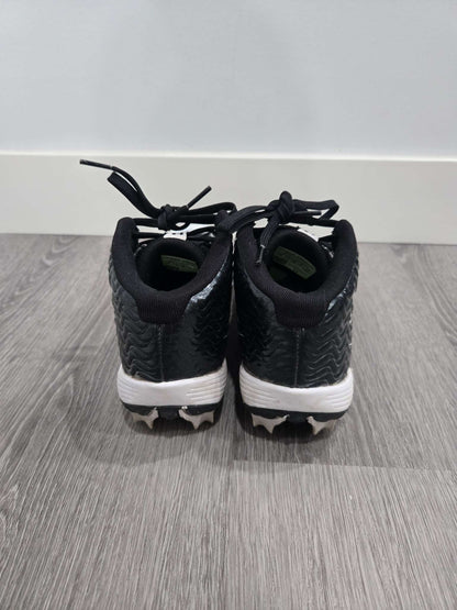 Under Armour football cleats , Shoes 4 (Big Kids:8–12yr)