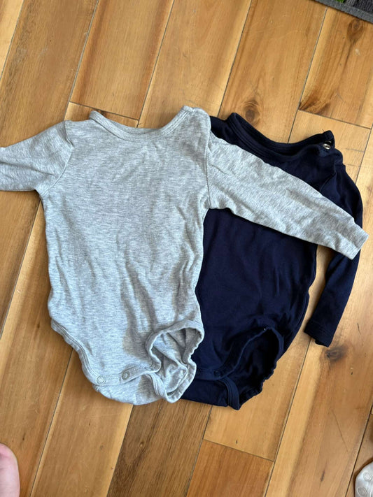2 pack H&M Long Sleeve Onesies, Kids 6 Month (3-6M)