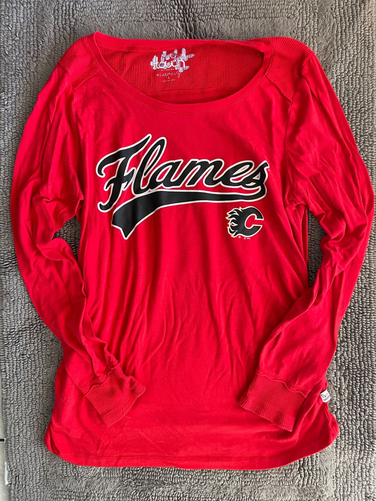 Calgary Flames size L long sleeved maternity shirt , Maternity L (12-14)