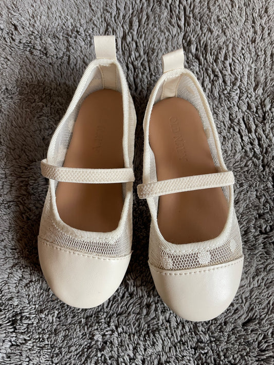 Old Navy size 7 off white polka dot ballet flats, Shoes 7 (Walkers:12-24 mth)