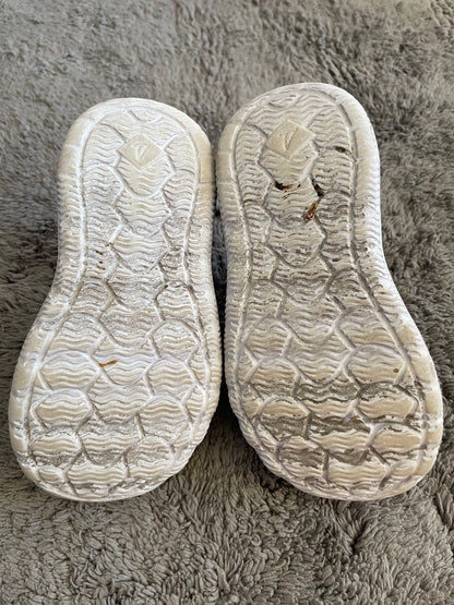 Size 6 toddler girl purple shoes with Velcro , Shoes 6 (Walkers:12-24 mth)