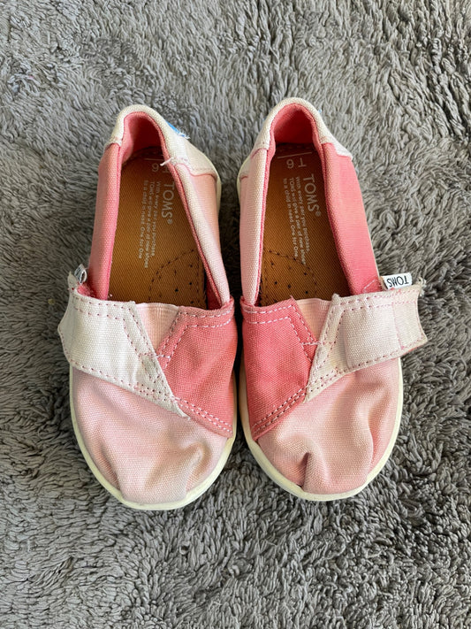 Size 6 pink toddler girls Toms, Shoes 6 (Walkers:12-24 mth)
