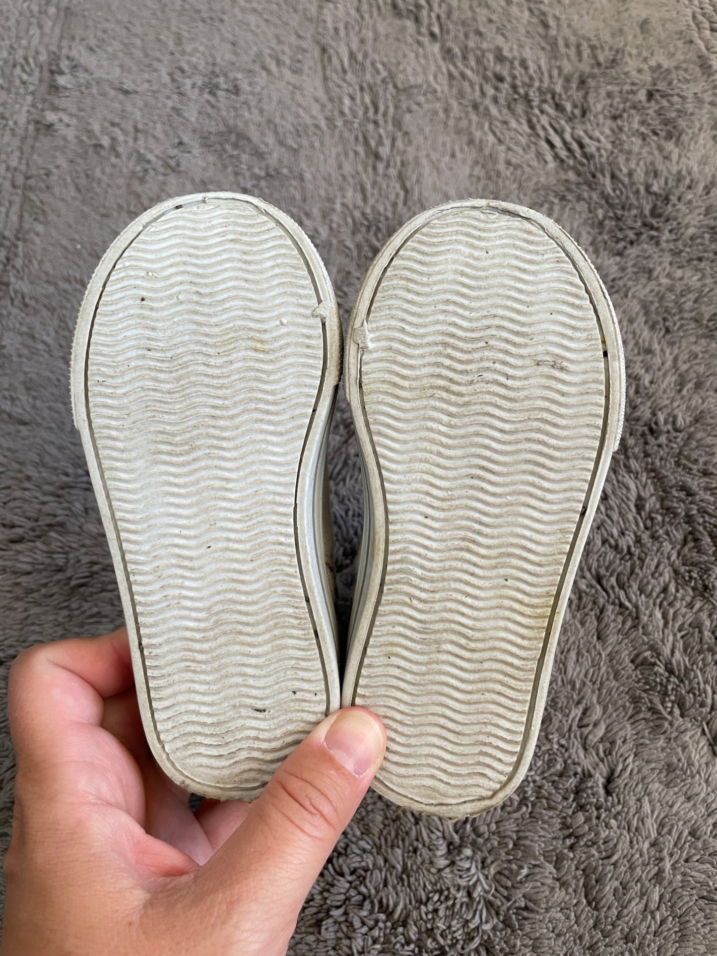 Oshkosh size 6 toddler girl high top sneakers , Shoes 6 (Walkers:12-24 mth)