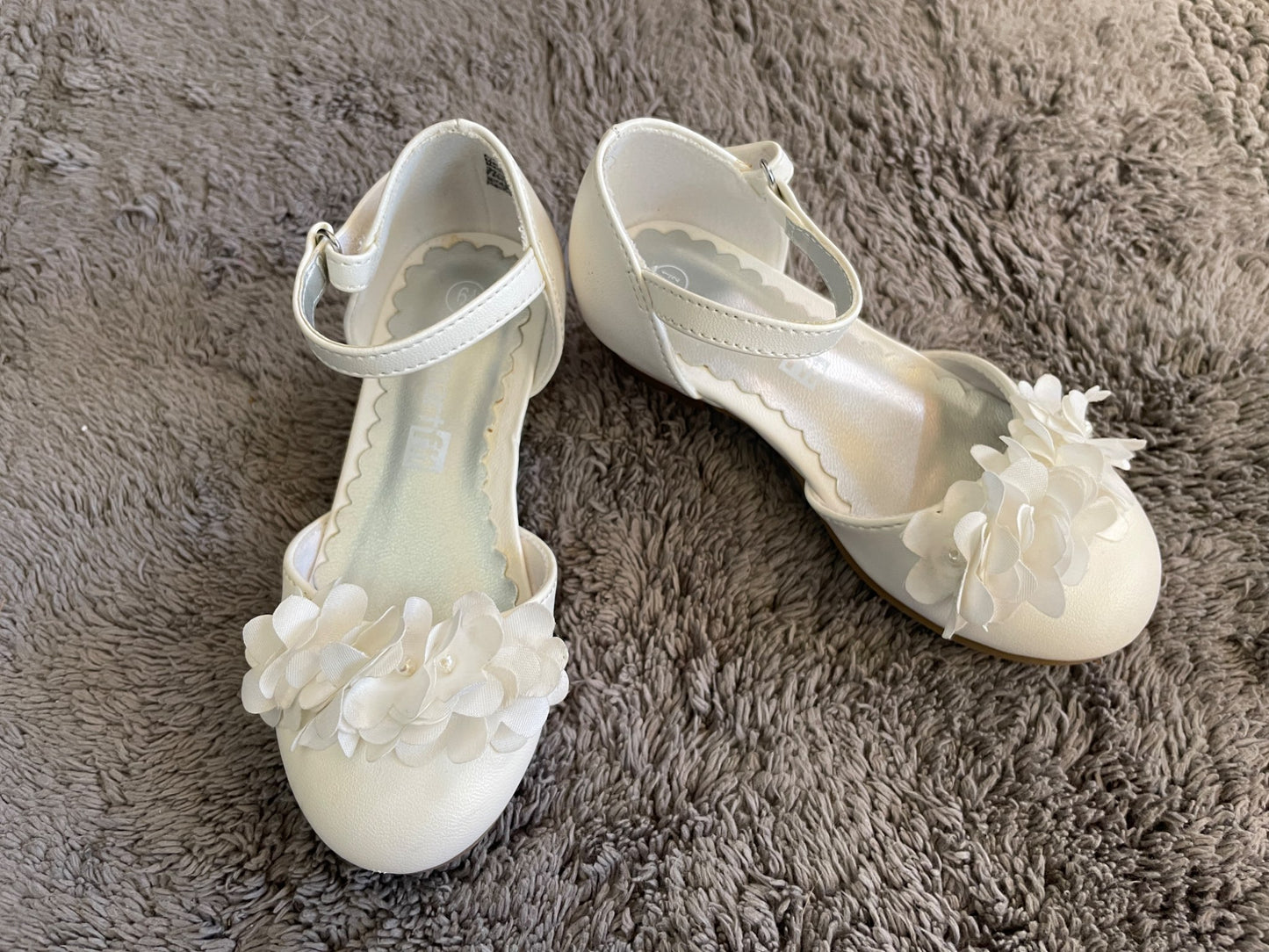 Size 6.5 toddler girl white flower girl shoes , Shoes 6.5 (Walkers:12-24 mth)