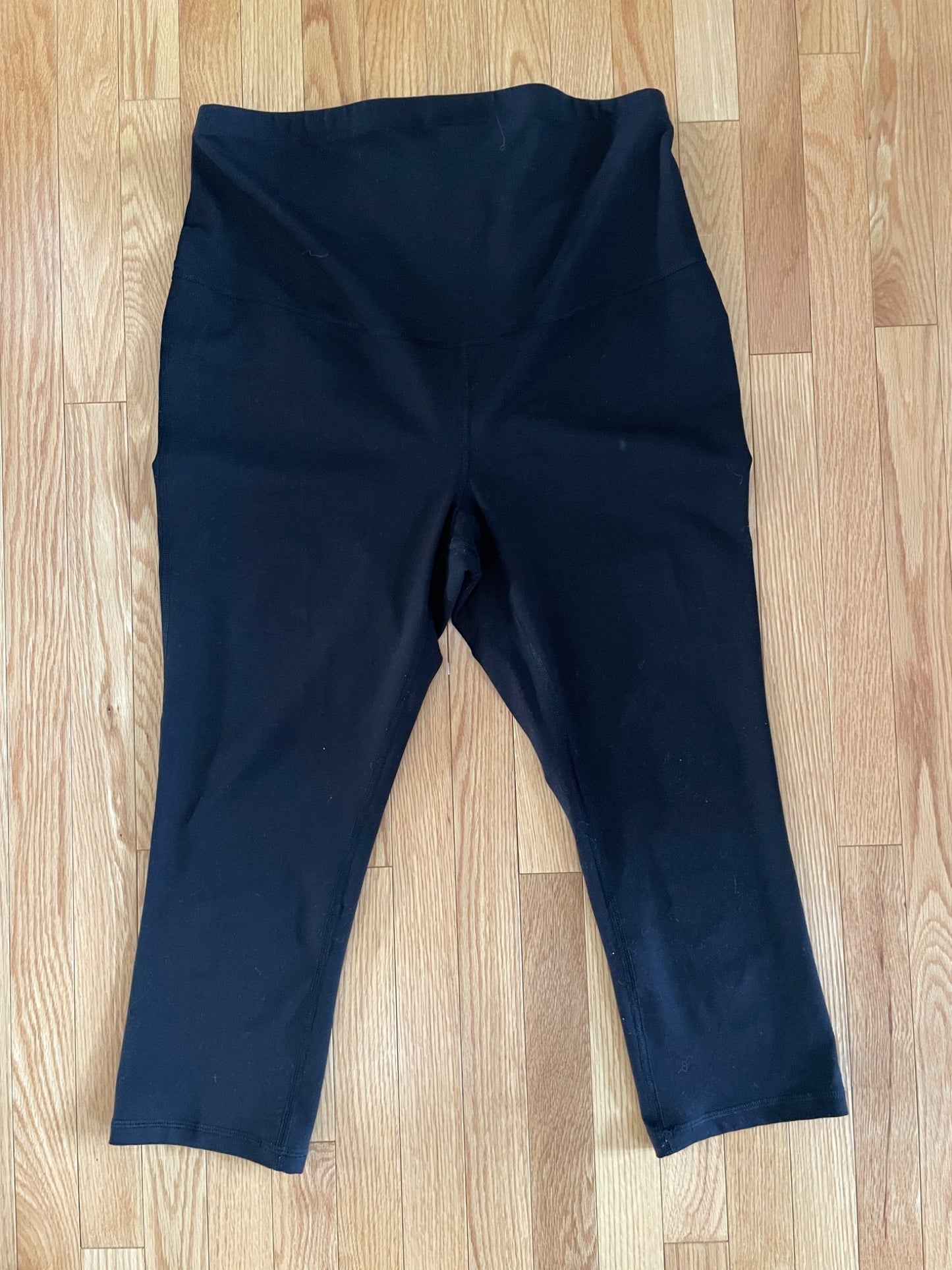 Old Navy Active maternity capri leggings size L , Maternity L (12-14)