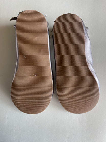 Gap size 7 toddler girls dress shoes , Shoes 7 (Walkers:12-24 mth)