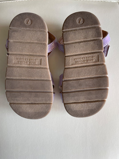 Old navy size 7 toddler girl purple butterfly sandals , Shoes 7 (Walkers:12-24 mth)