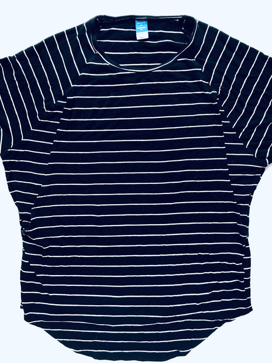 Old Navy Maternity Curved-Hem Nursing Top, Retails $34.99, Maternity XS (0-2)