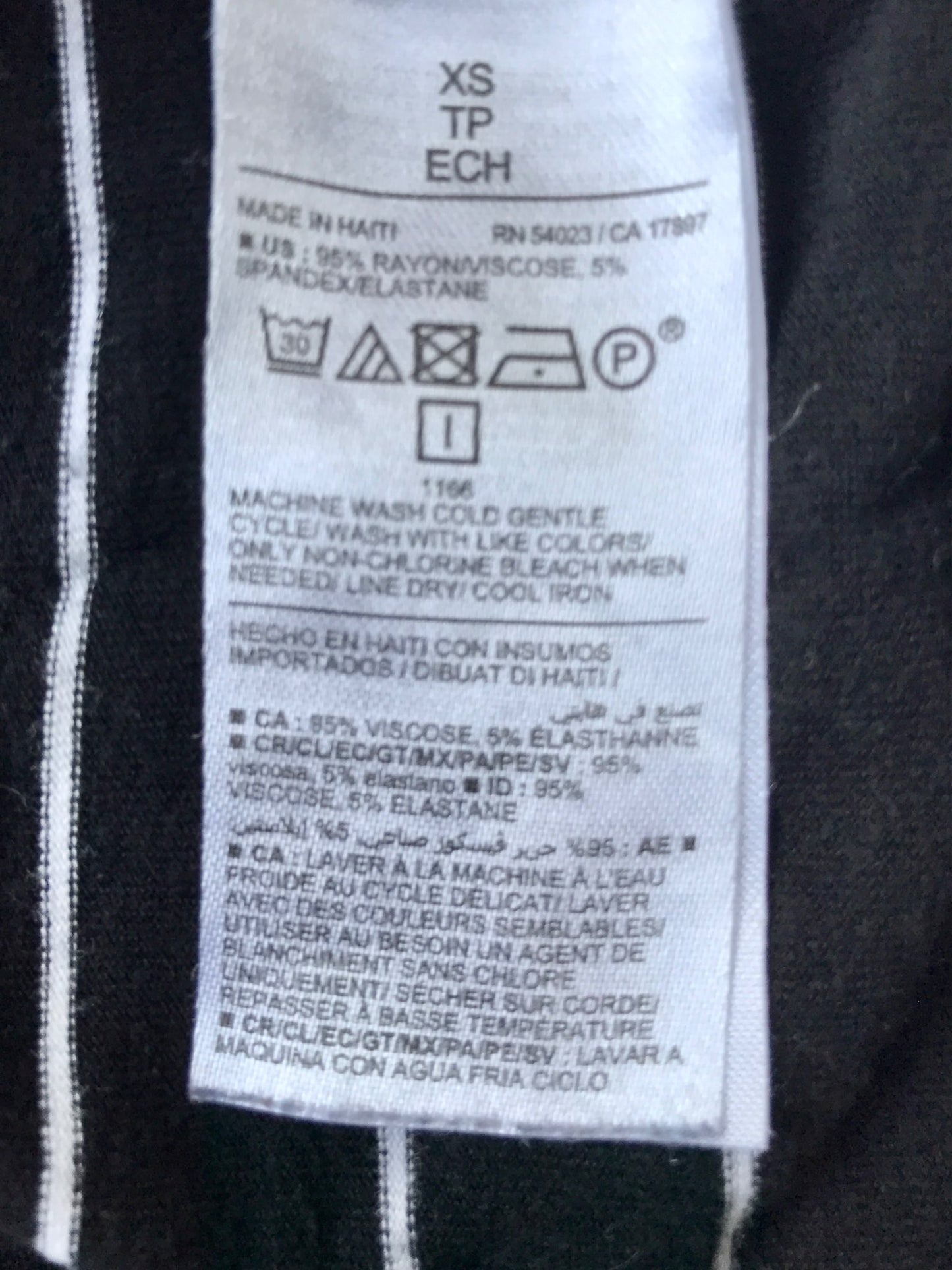 Old Navy Maternity Curved-Hem Nursing Top, Retails $34.99, Maternity XS (0-2)
