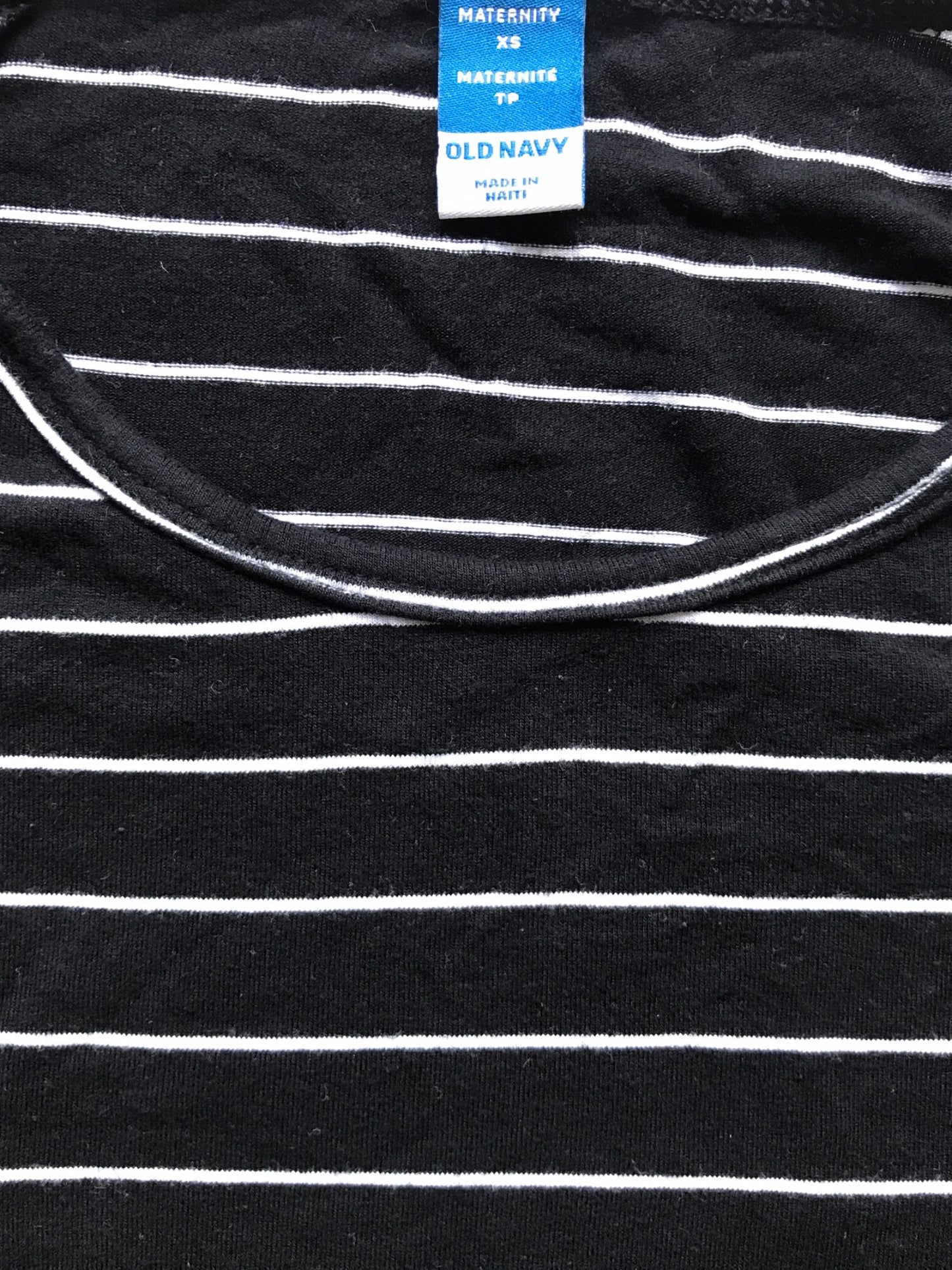 Old Navy Maternity Curved-Hem Nursing Top, Retails $34.99, Maternity XS (0-2)