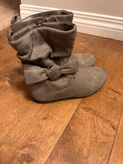 Brownish Grey Faux Suede Toddler Ankle Boots Size 10, Shoes 10 (Toddler:2-4yr)