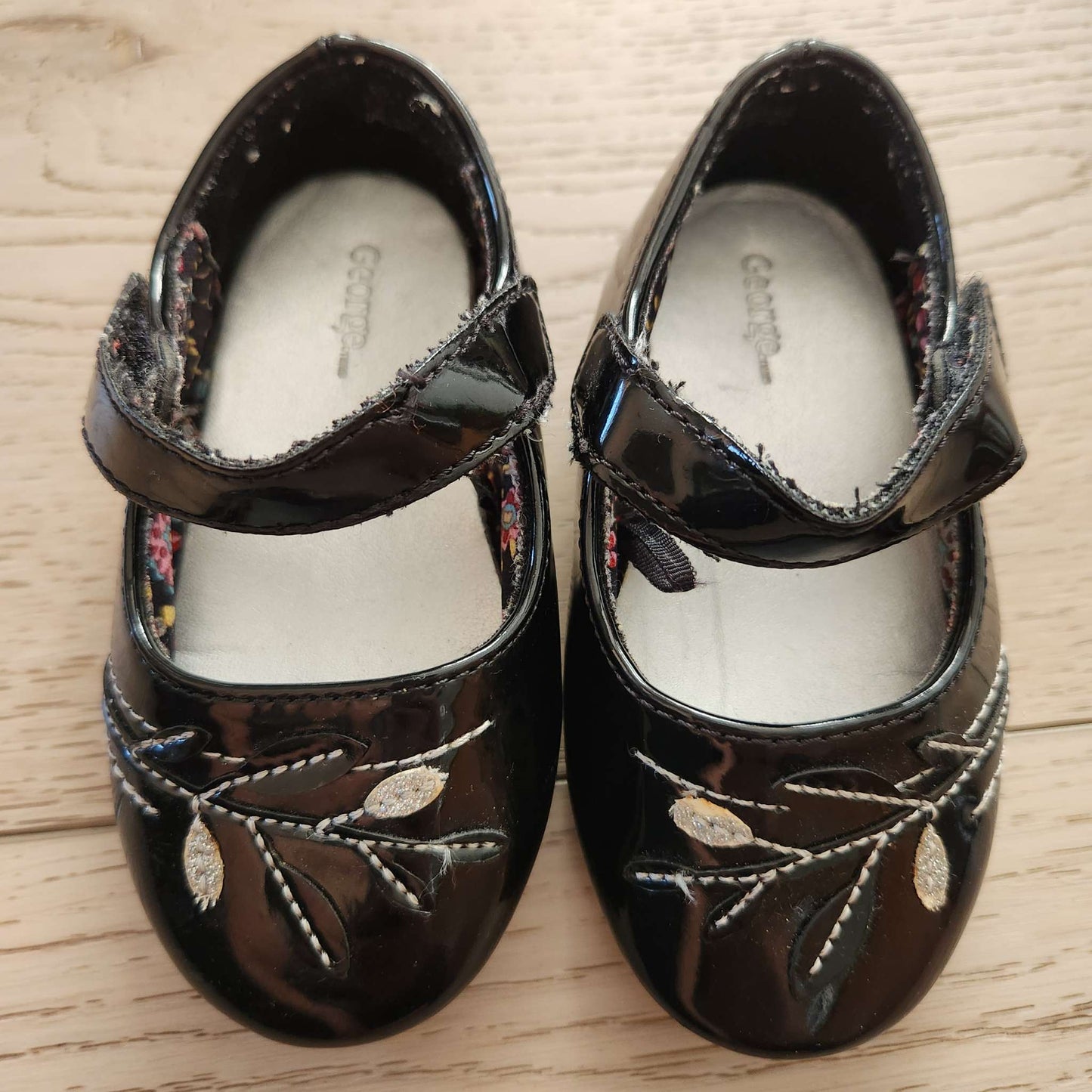 Size 4 toddler girl black dress shoes, Shoes 4 (Baby: 0-12 mth)