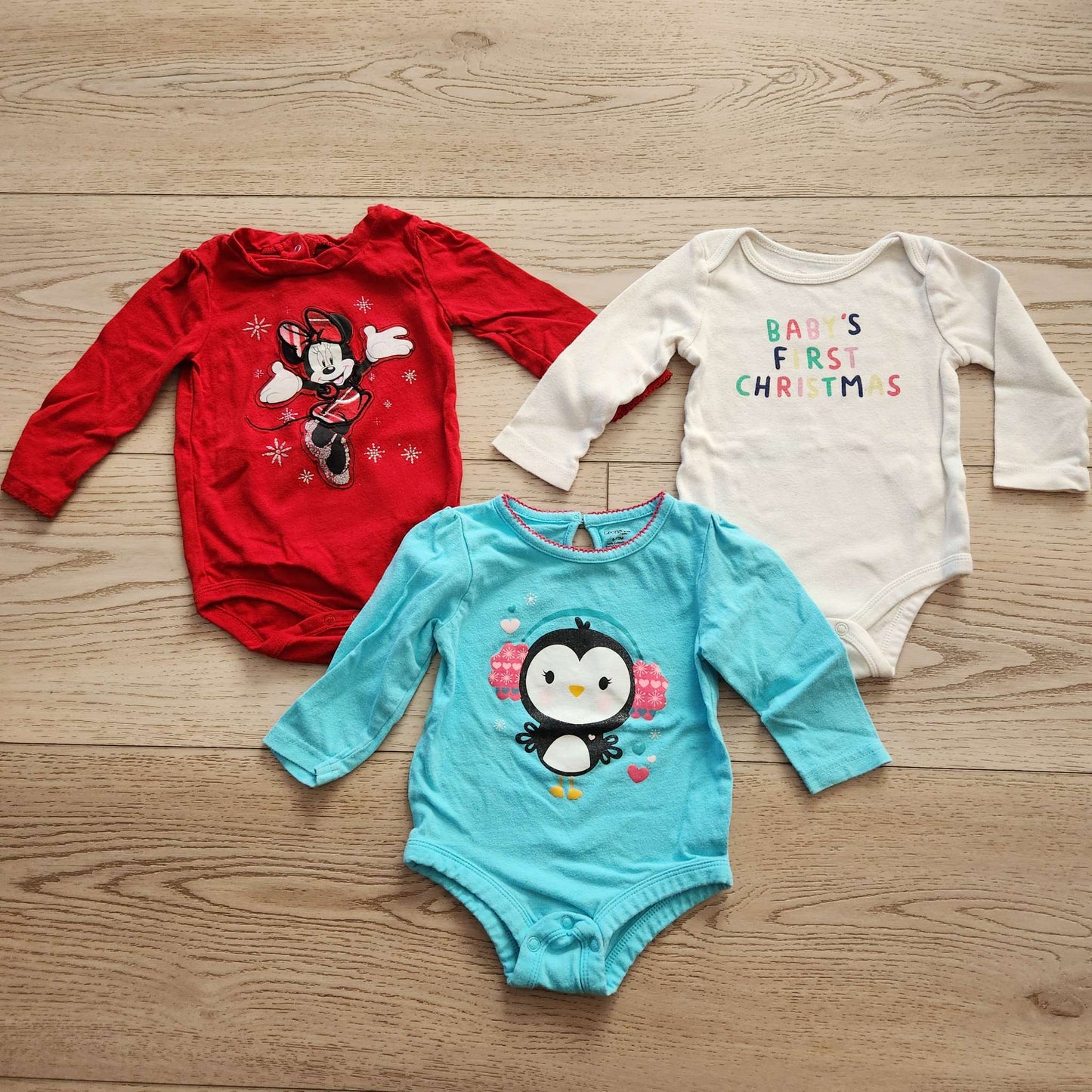 6-12/ 12 month Christmas/ Winter  onsies. Minnie Mouse onsie, Kids 12 Month (9-12M)