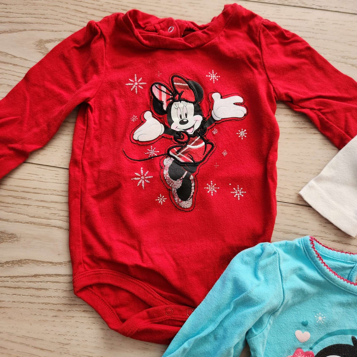 6-12/ 12 month Christmas/ Winter  onsies. Minnie Mouse onsie, Kids 12 Month (9-12M)