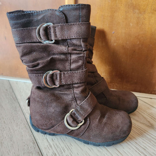 Size 5T brown boots , Shoes 5 (Walkers:12-24 mth)