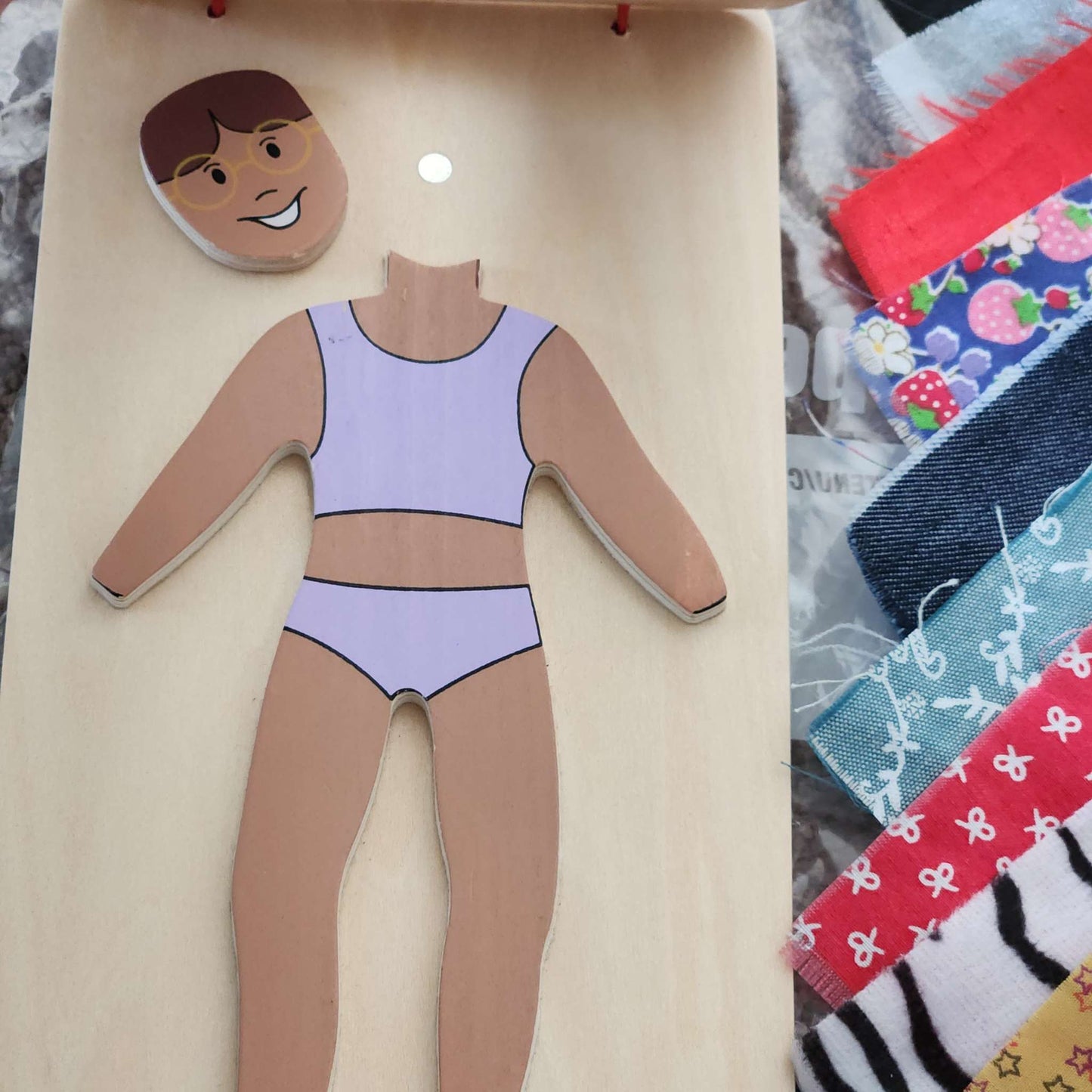Fabric swatch fashion plate, Discovery Toys