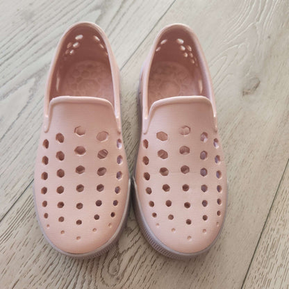 Joybees size 2, closed toed spring/summer shoe , Shoes 2 (Kids:4-8yr)