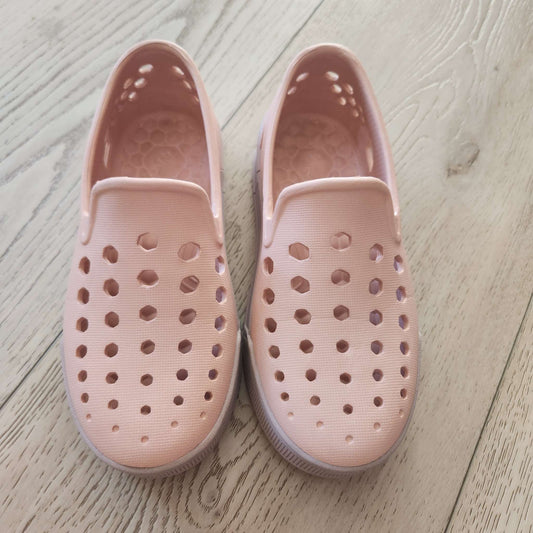 Joybees size 2, closed toed spring/summer shoe , Shoes 2 (Kids:4-8yr)