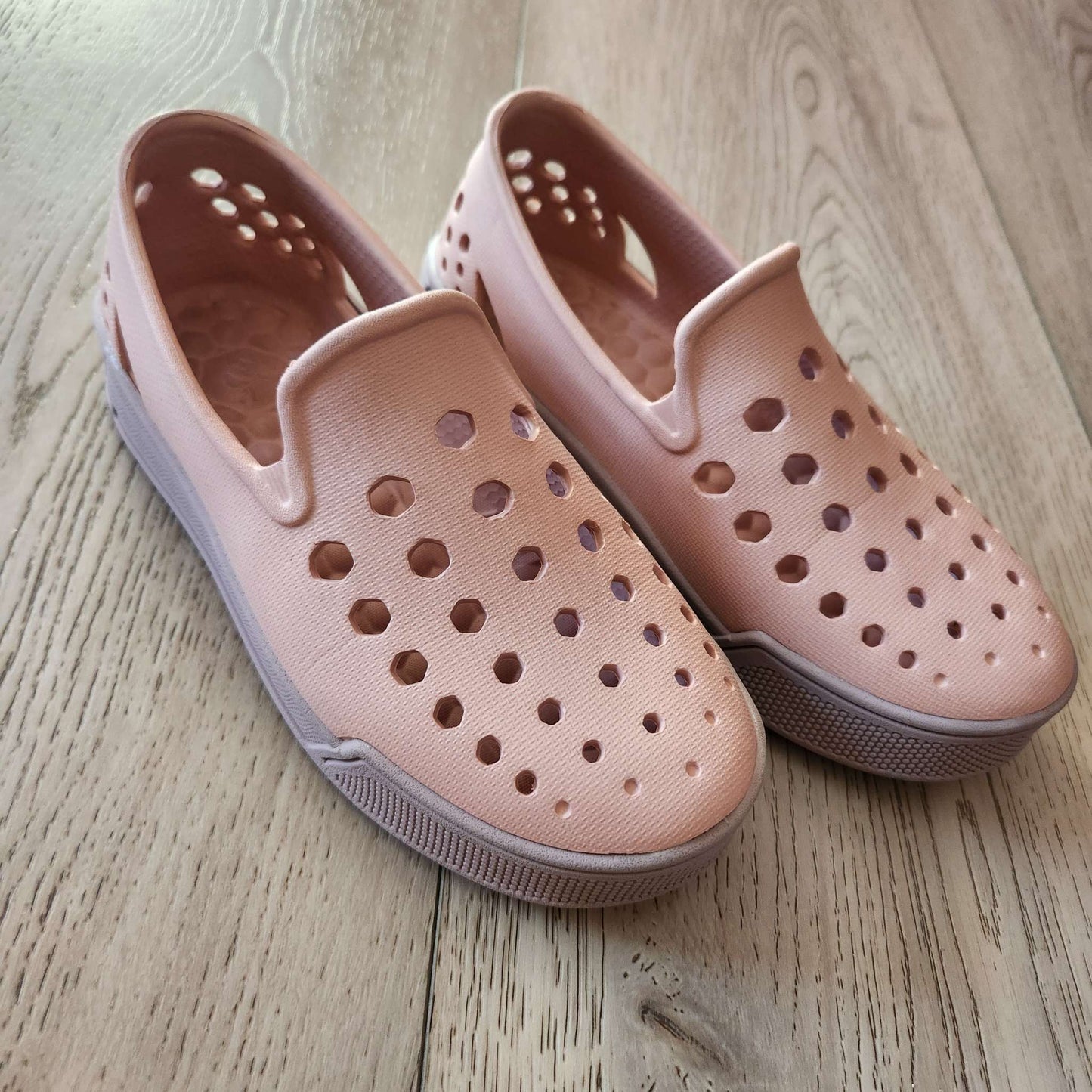 Joybees size 2, closed toed spring/summer shoe , Shoes 2 (Kids:4-8yr)