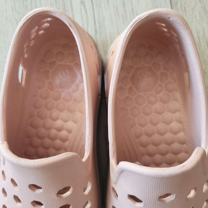 Joybees size 2, closed toed spring/summer shoe , Shoes 2 (Kids:4-8yr)