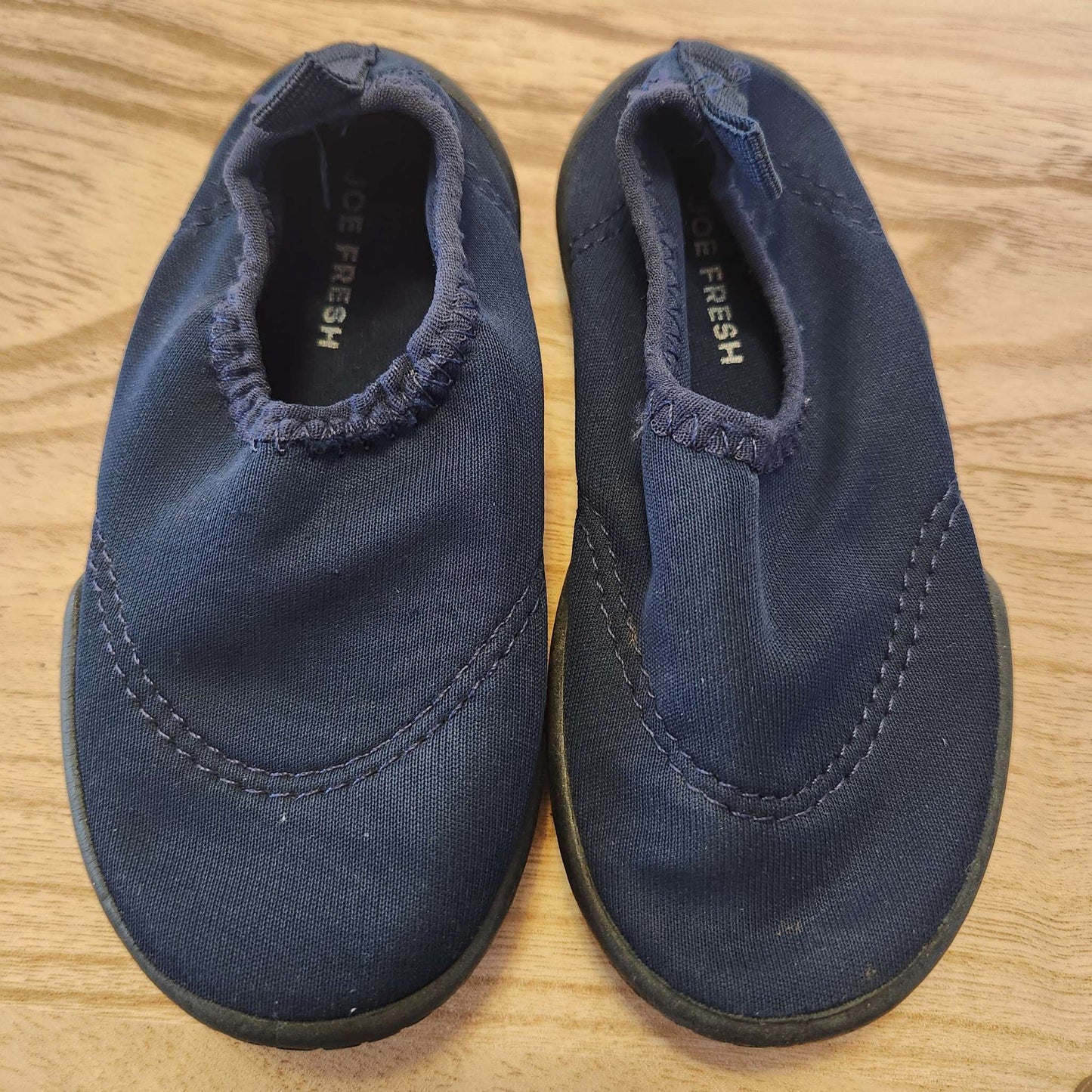 Size 6 toddler water shoes , Shoes 6 (Walkers:12-24 mth)