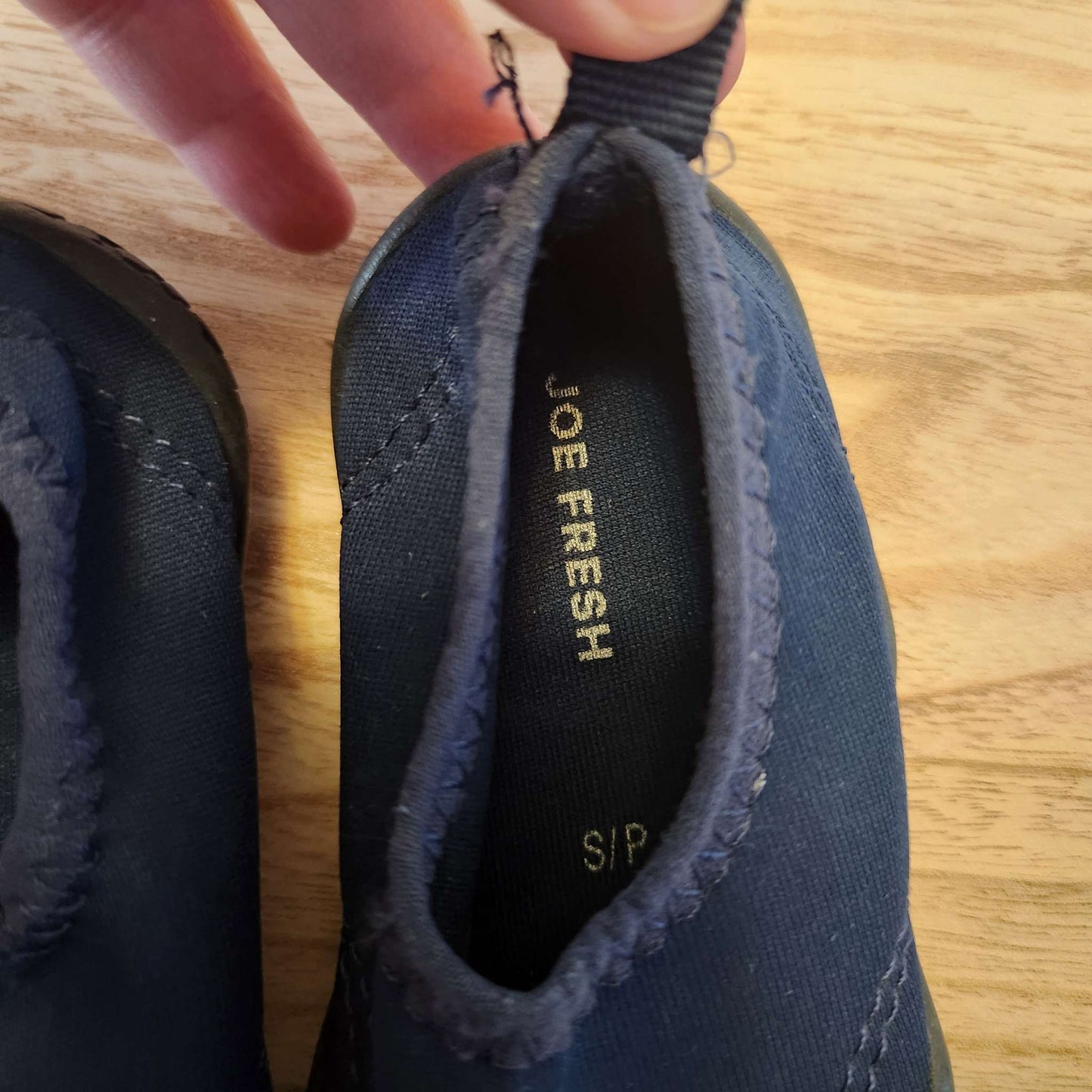 Size 6 toddler water shoes , Shoes 6 (Walkers:12-24 mth)