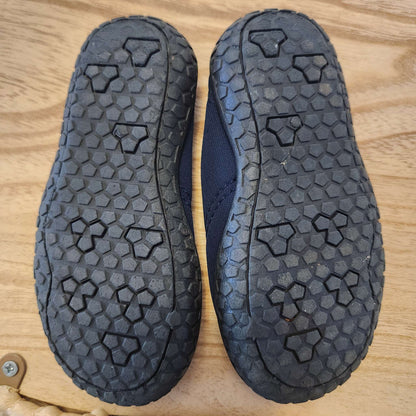 Size 6 toddler water shoes , Shoes 6 (Walkers:12-24 mth)