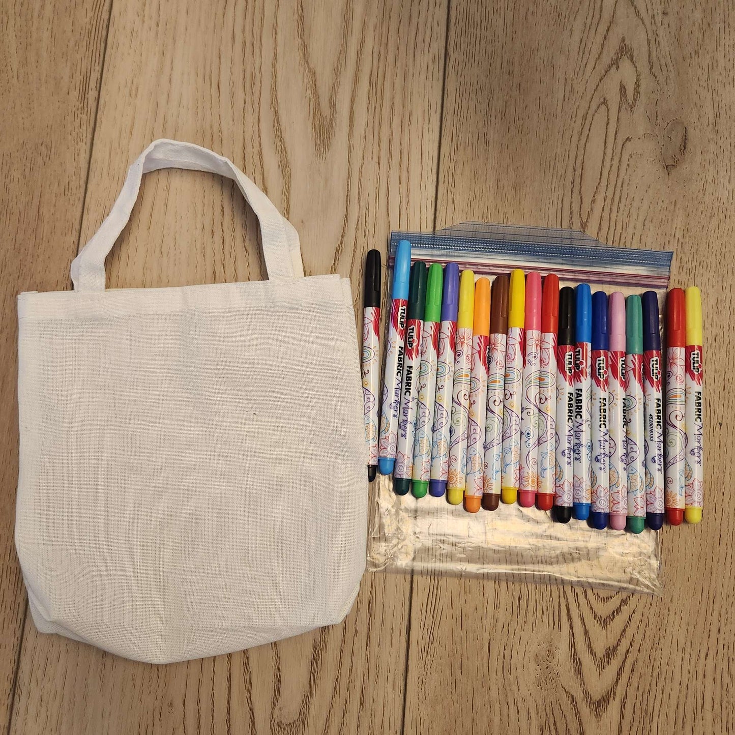 Activity bag with fabric markers