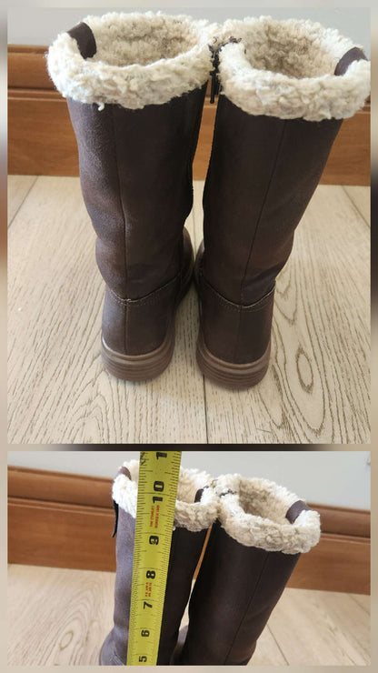 Girls size, 10T boots , Shoes 10 (Toddler:2-4yr)