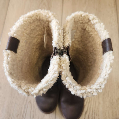 Girls size, 10T boots , Shoes 10 (Toddler:2-4yr)